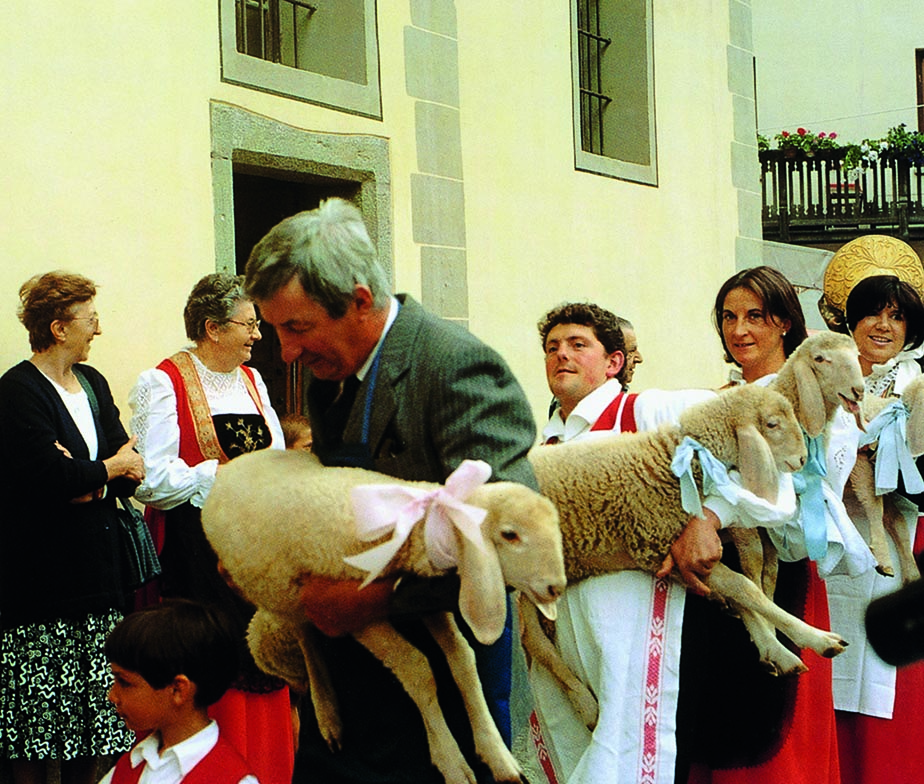 Z’ lammeroffrò dem Sent Johanns – Opferlämmer für den heiligen Johannes Foto: Walserkalender 2008